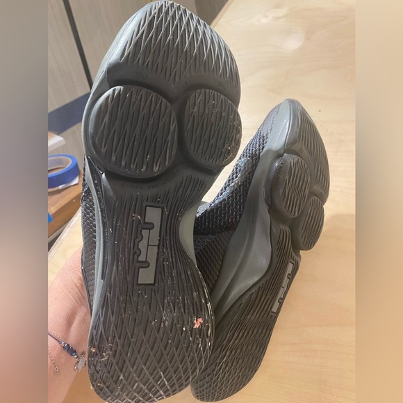 NIKE Sneakers size 9.5 (Needs Shoe Strings) (KU) - Picture 14 of 16